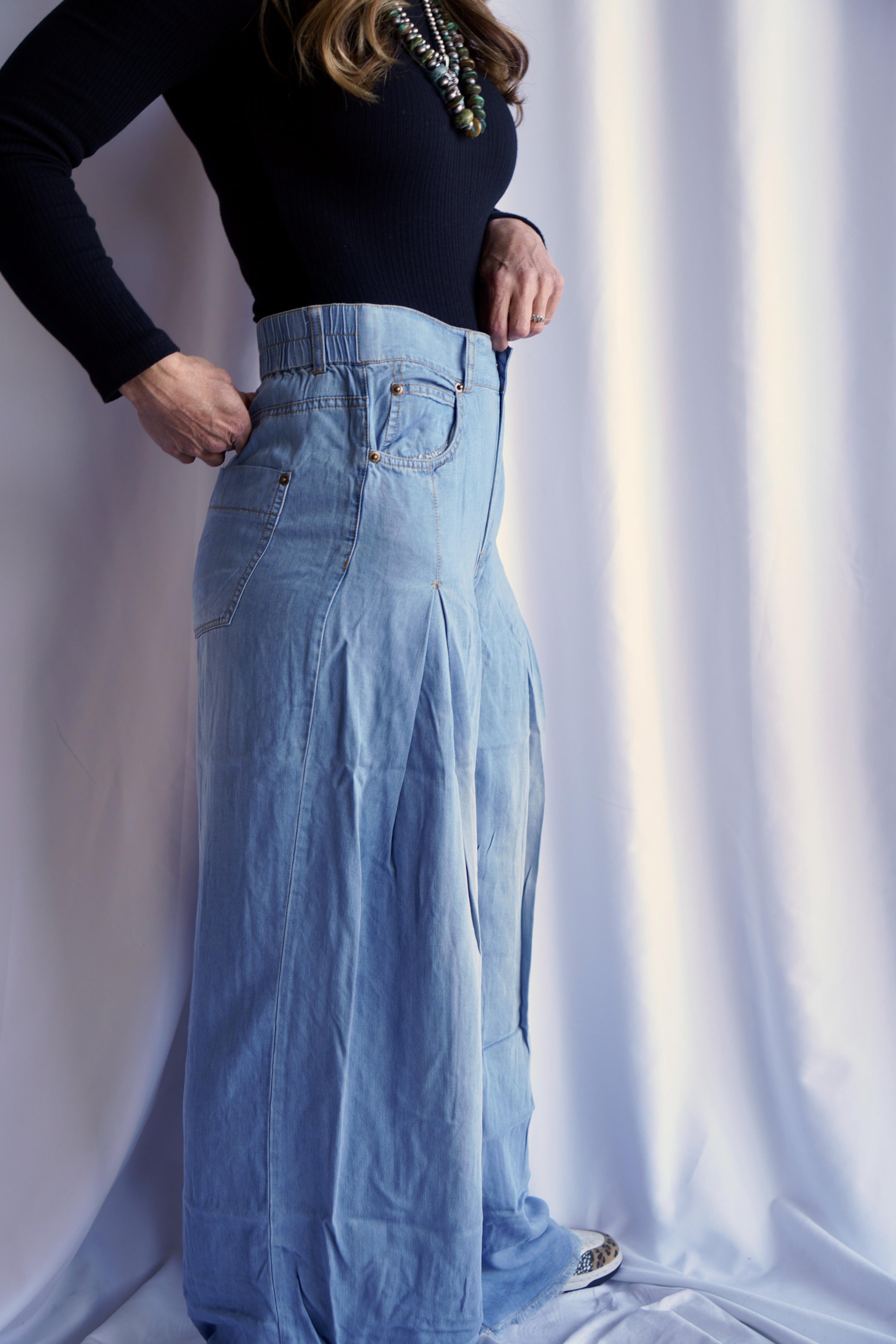 The Batavier Pleated Chambray Wide Leg Leisure Pant