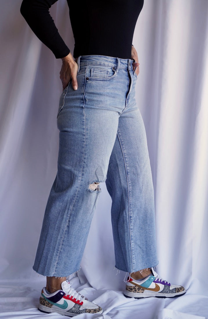 The Nori Wide Leg Crop by Hidden Jeans in Vintage Wash